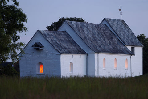 Thomas Bertelsen: Jelling Kirke. Kirken mellem højene